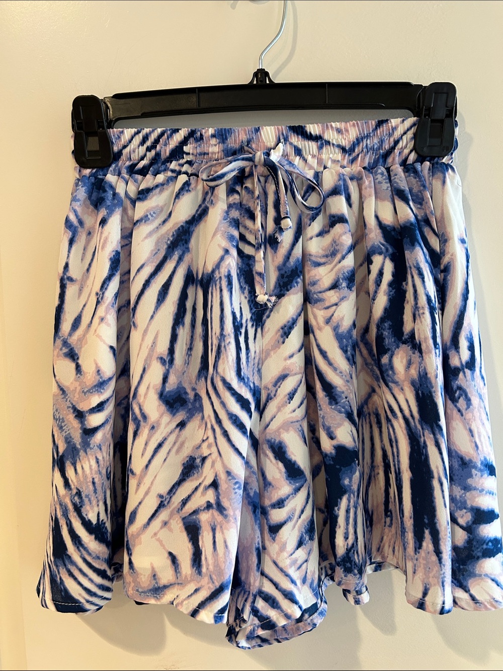 OLIVACEOUS SKORT
NEW WITH TAGS